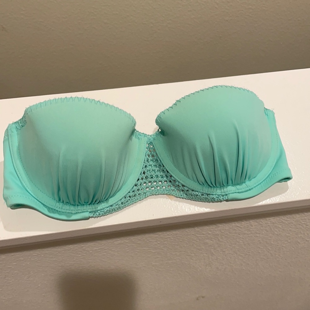 🧨4/$20🧨 Victoria’s Secret bikini top 32d, fits VERY SMALL
